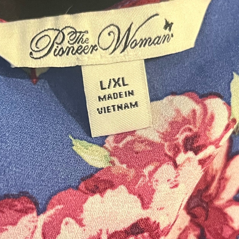 Blue with Roses Kimono - Picture 2 of 3